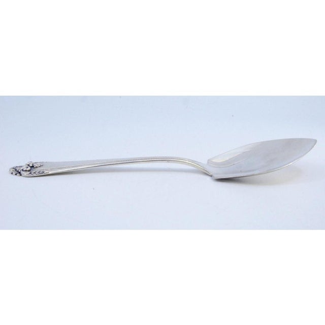 Silver Vegetable Spoon with Reliefs on the Shell and Grooves For Sale - Image 4 of 8