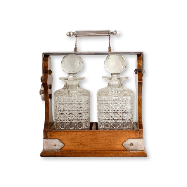 C.1880s "Betjemanns London" Tantalus Decanter Set, For Sale - Image 4 of 8