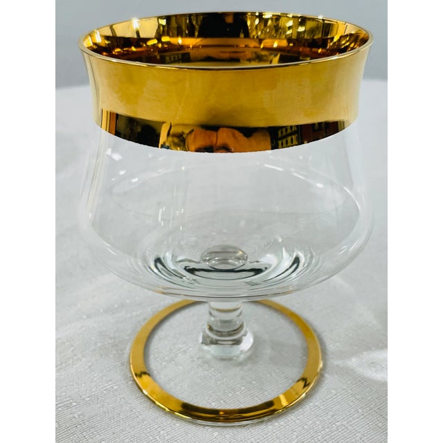 A stylish set of wine glasses and dessert bowls featuring gold rim /band design. Very elegant and classy. Set of 6...