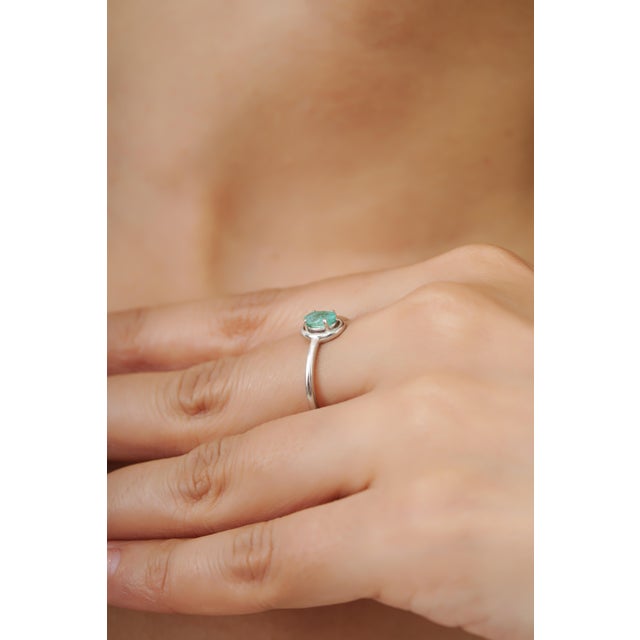 Minimalist Prong Set Oval 0.56 Ct Natural Emerald Solitaire Ring Size 8 For Sale - Image 10 of 13