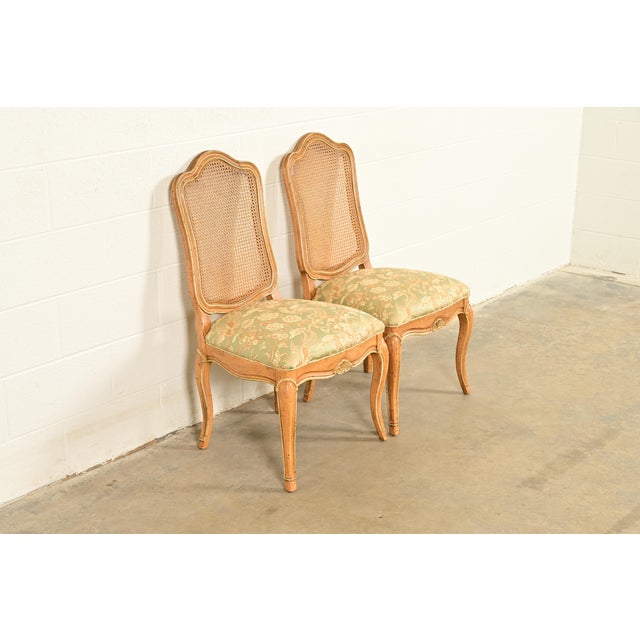 A gorgeous pair of French Provincial Louis XV style side chairs or dining chairs By John Stuart USA, Circa 1960s Carved...
