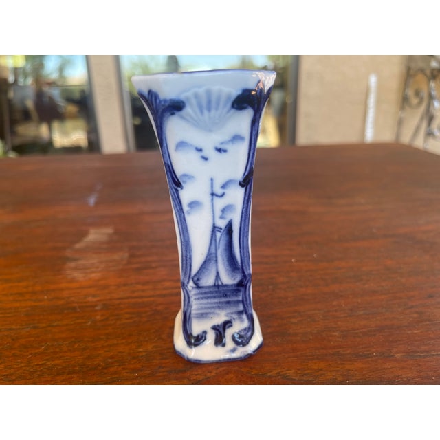 Vase / flower vase - Delft Blue - Dutch decor with a sailing boat. Note: There is no Delft marking on this piece. In very...
