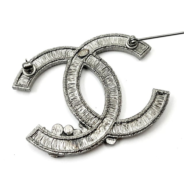Chanel Chanel Grey Enamel CC Corner Crystals Large Brooch For Sale - Image 4 of 5