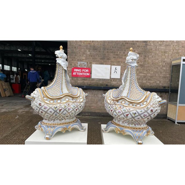20th Century Vaisseau à Mât Ship Vase and Cover from Meissen, Set of 2 For Sale - Image 3 of 12