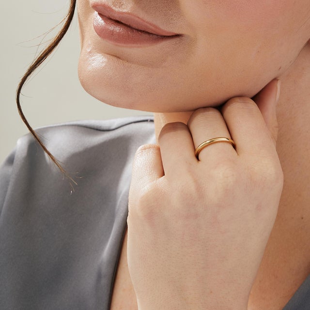 Contemporary Syna Yellow Gold Band For Sale - Image 3 of 4