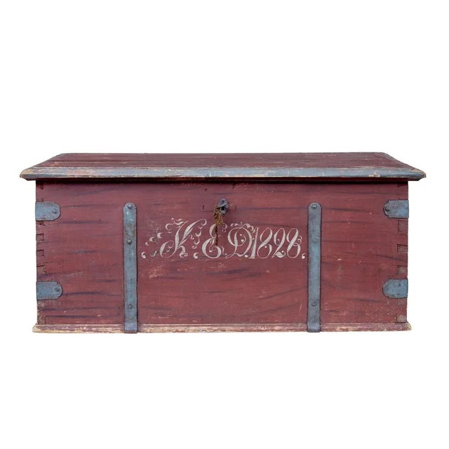 Early 19th Century Painted Pine Blanket Box For Sale - Image 6 of 8