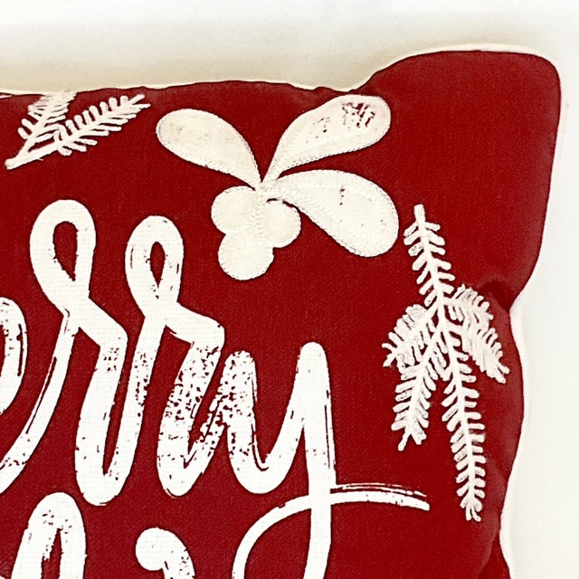 1990s Vintage Arts & Crafts Embroidered Merry Christmas Pillow. For Sale - Image 6 of 8