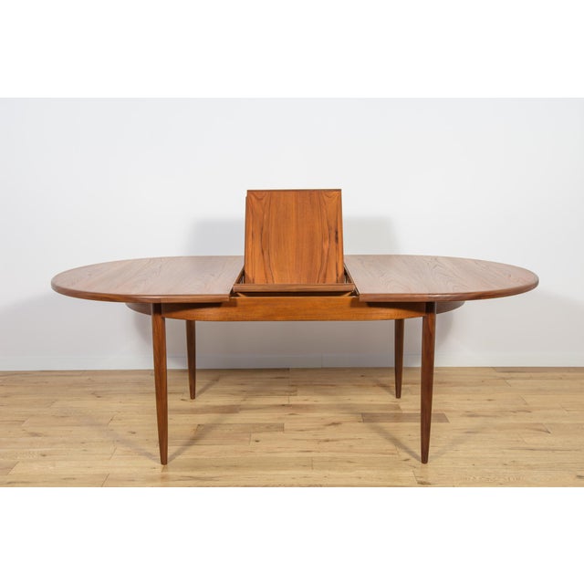 Brown Mid-Century Modern Teak Oval Dining Table from G-Plan, United Kingdom, 1960s For Sale - Image 8 of 18