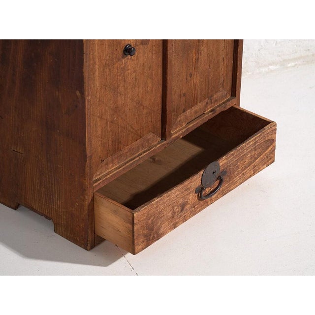 Ancient Japanese Cedar Mizuya Ko-Dansu For Sale - Image 5 of 12