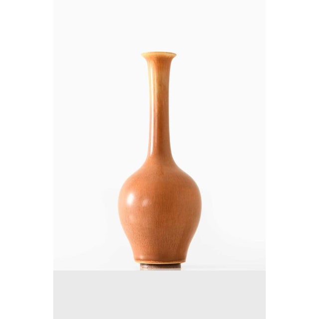 This rare ceramic vase, designed by Berndt Friberg and produced by Gustavsberg in Sweden in 1953, exemplifies the...