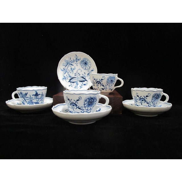 Ceramic Meissen Blue Onion Porcelain Scallop Rim Coffee Cup & Saucer Set of 4 For Sale - Image 7 of 16