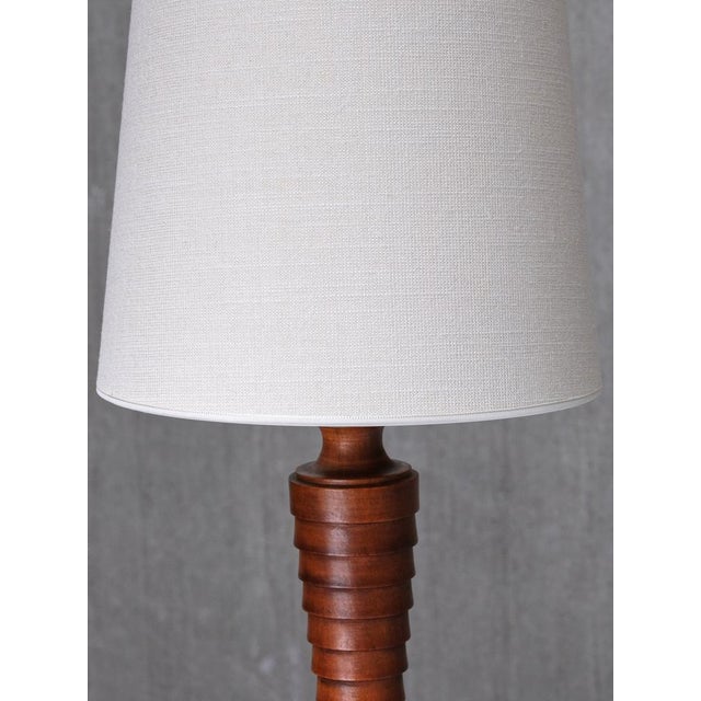 French Art Deco Tall Sculptural Table Lamp in Turned Oak with Ivory Shade, 1920s For Sale - Image 12 of 13