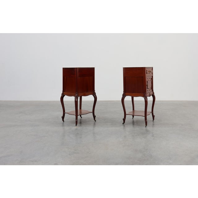 Walnut Louis XV Nightstands with Carrara Marble Tops, France, 1900, Set of 2 For Sale - Image 6 of 17