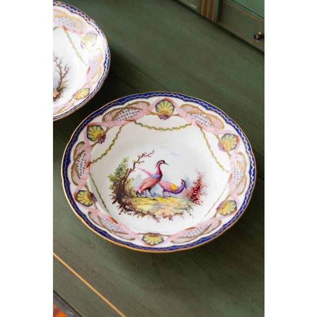 French Pair of 18th Century French Sèvres Hand Painted Bowls For Sale - Image 3 of 13