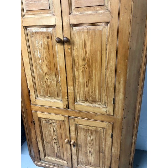 Early 19th Century English Pine Barrel Backed Corner Cupboard For Sale - Image 4 of 9