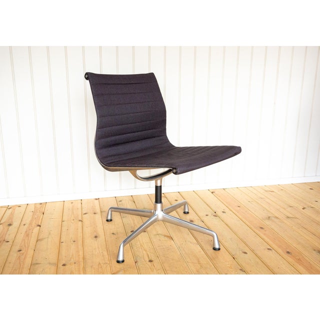 Aluminium Group EA106 Swivel Desk Chair by Charles and Ray Eames for Vitra, 1990s For Sale - Image 11 of 18