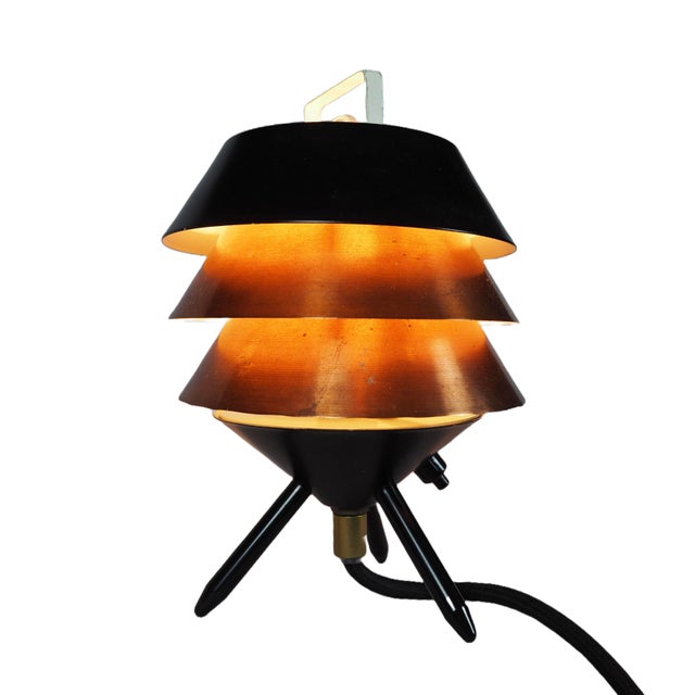 1960s Scandinavian Modern Copper Table Lamp with Layered Shade and Tripod Base by Høvik Verk, Norway, 1960s For Sale - Image 5 of 5