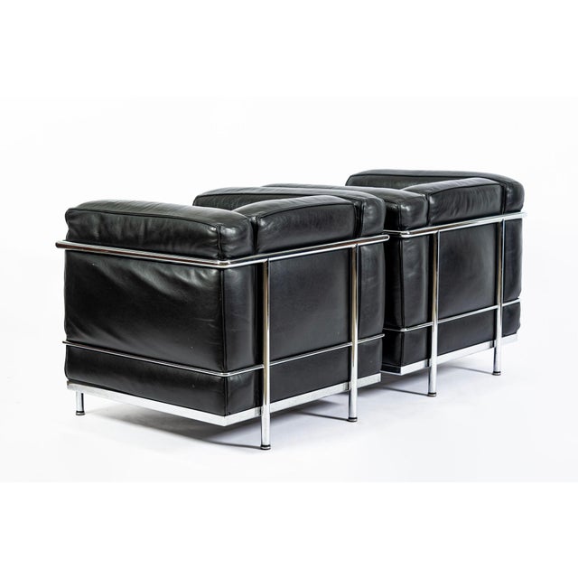 1980s Pair of Cassina Lc2 Black Leather Petit Lounge Chairs by Le Corbusier For Sale - Image 5 of 18