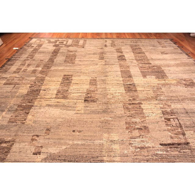 Nazmiyal Collection Large Modern Area Rug For Sale In New York - Image 6 of 8