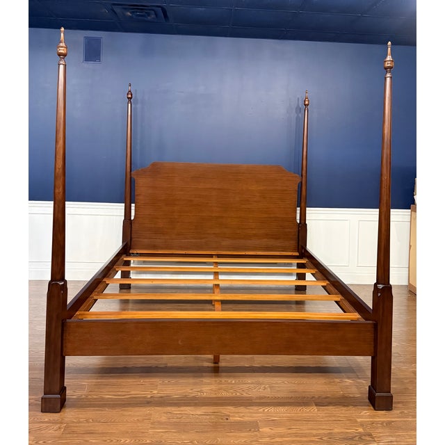 2020s Traditional Mahogany King Size Pencil Post Bed by Leighton Hall - Showroom Sample For Sale - Image 5 of 10