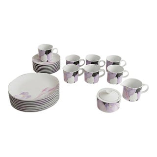 1970's Vintage Mikasa Vogue L1052 Fine Porcelain Floral Dinnerware Set - 26 Pieces For Sale