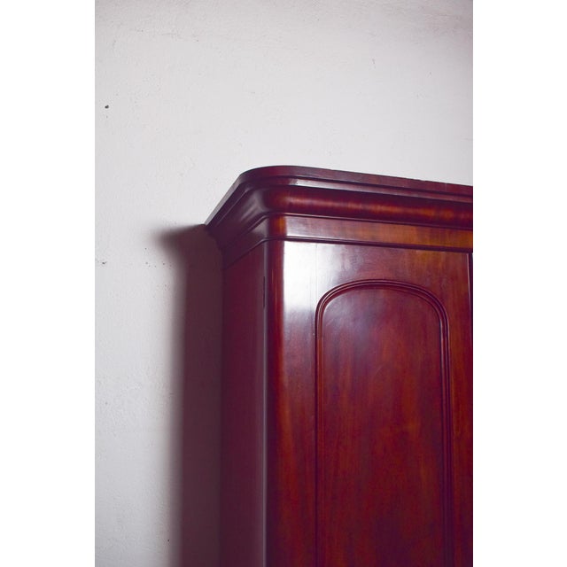 1910s Antique English Three-Door Wardrobe with Mirror, 1910 For Sale - Image 5 of 13