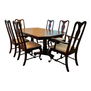 Late 20th Century Ethan Allen Classic Manor Collection - Maple Double Pillar Table With 2 Leaves, 2 Armchairs and 4 Chairs - Set of 7 For Sale