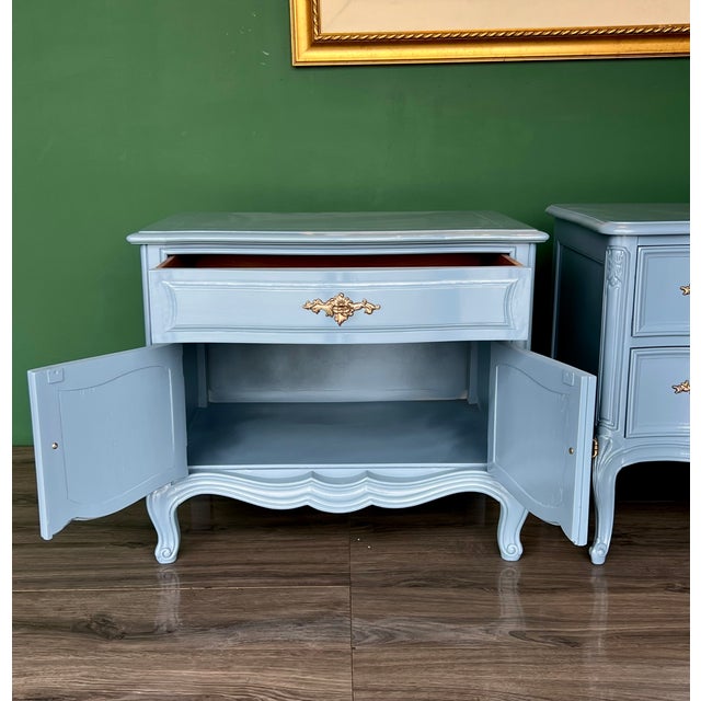 1970s Pair of French Provincial Light Blue Lacquered Nightstands For Sale In Miami - Image 6 of 15