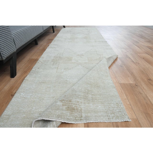 1970s 1970s Vintage Handmade Wool Cotton Turkish Beige Area Rug For Sale - Image 5 of 11