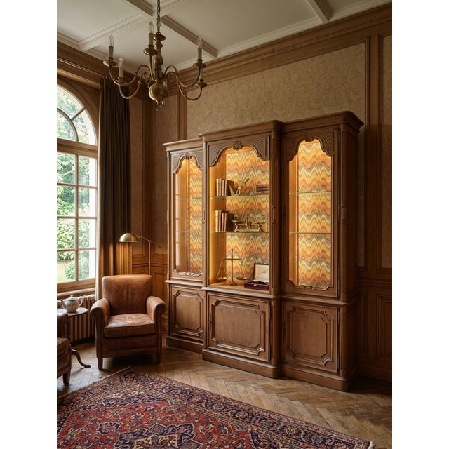 French Provincial Style Oak 3-Piece China Display Cabinet For Sale - Image 4 of 4