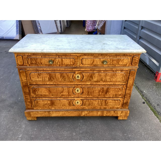 French Antique Birds-Eye Maple Antique Chest W/ Marble Top For Sale - Image 10 of 13