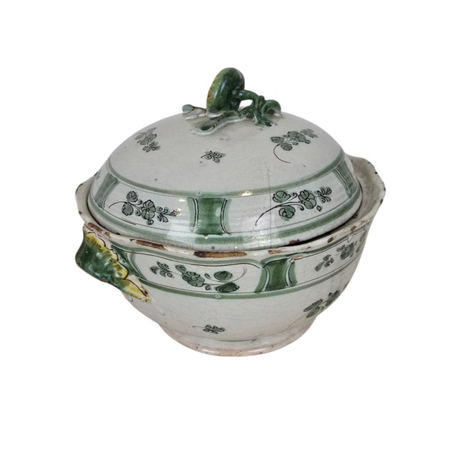 Baroque Covered Majolica Tureen with Fruit Finial, Cerreto / Naples, 1780 For Sale - Image 3 of 11