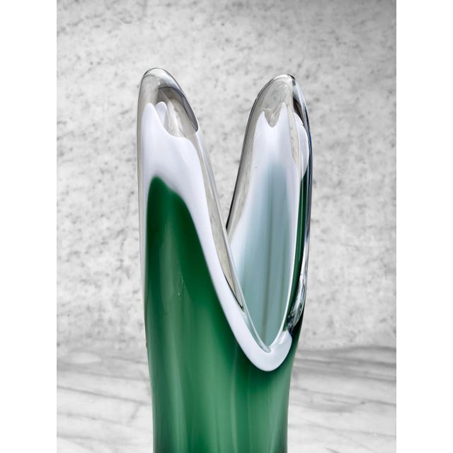 工芸品 Swedish Flygsfors art glass Coquille Mid-Century Swedish Art Glass Coquille Vase by Paul Kedelv