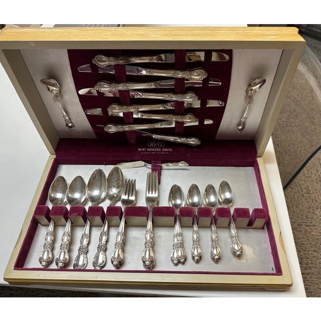 1847 Rogers Bros. Heritage Silverplate Flatware Set- 57