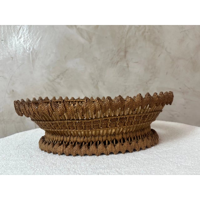 Charming oval basket made of natural wickerwork, with refined and even weaving. Its openwork shape highlights the...