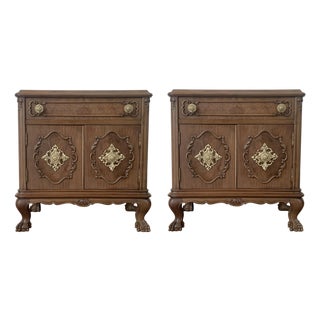 20th Century Pair of French Nightstands with One Drawer and Doors and Claw Feet For Sale