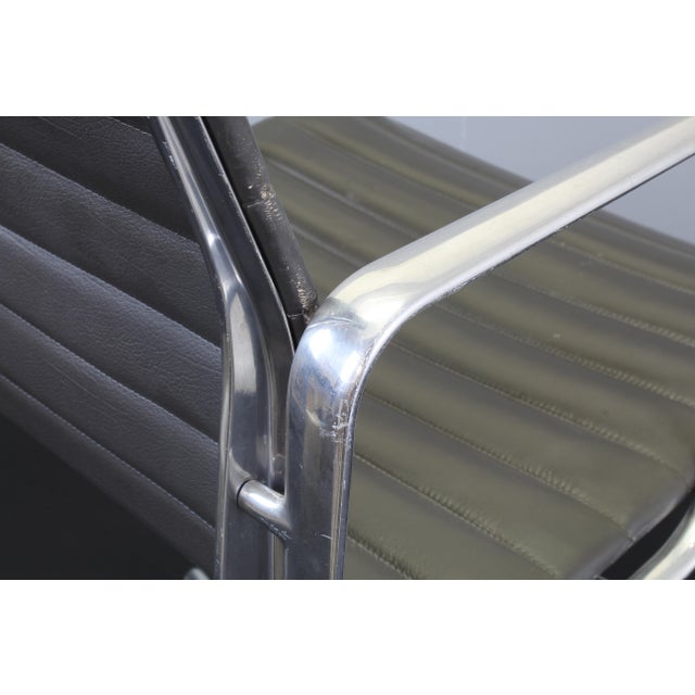 Gray Ea117 Office Chair by Charles & Ray Eames for Herman Miller, 1980s For Sale - Image 8 of 14