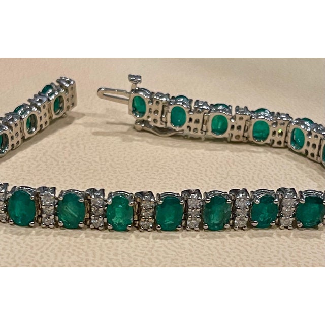 18 carat Natural Emerald & Diamond Cocktail Tennis Bracelet 14 Karat White Gold For Sale - Image 9 of 18