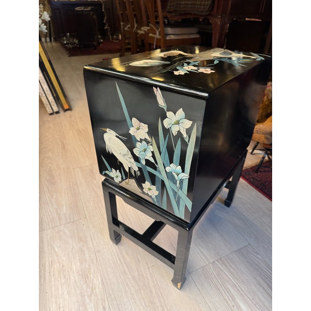 Chinoiserie Vintage Lacquered Chest With Birds & Floral Motif on Stand, Chinoiserie Style [Rg] For Sale - Image 3 of 4