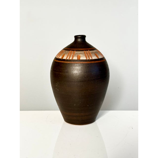 Brown Studio Ceramic Vase with Incised Decoration by Ilse Grohmann, Germany, 1960s For Sale - Image 4 of 11