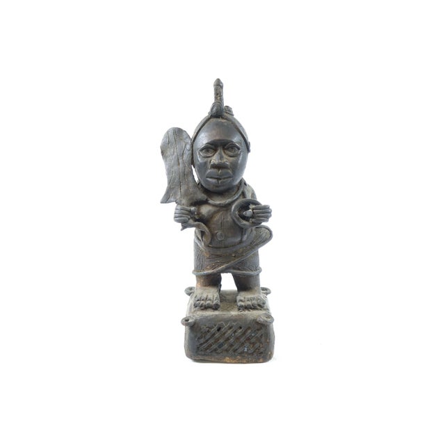 Antique 19th Century Bronze African Sculpture of a Warrior For Sale - Image 4 of 4