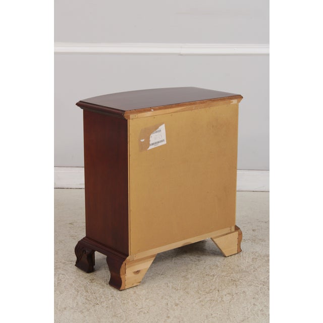 Pair of Thomasville Mahogany Nightstands For Sale - Image 13 of 14