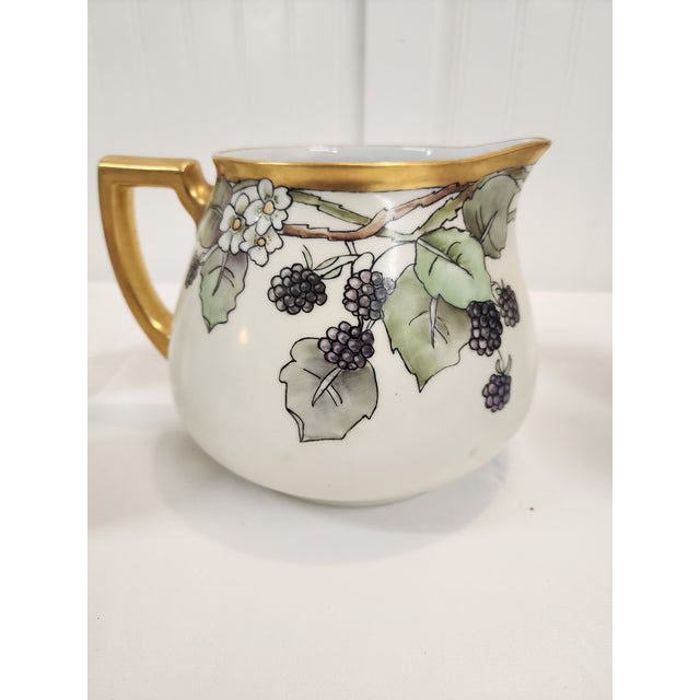 Beautiful set in vibrant colors. Perfect for summer gatherings on the patio filled with Juice. In remarkable like new...