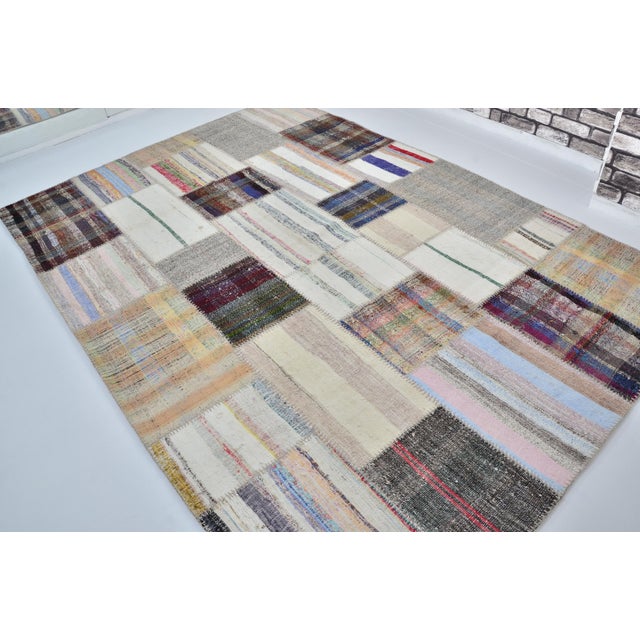 Vintage Neutral Oushak Kilim Rug For Sale - Image 4 of 10
