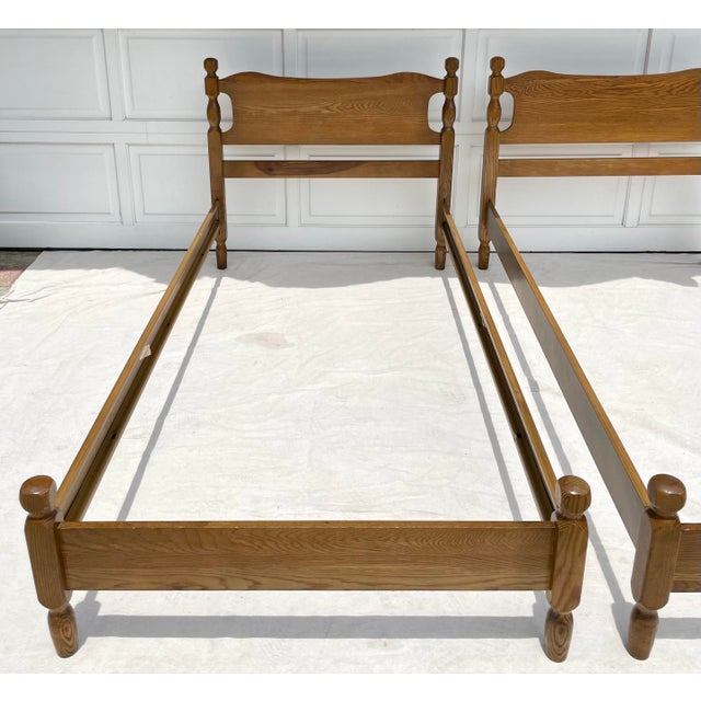 Pair of Matching Colonial Early American Twin Beds Bedframes Chairish