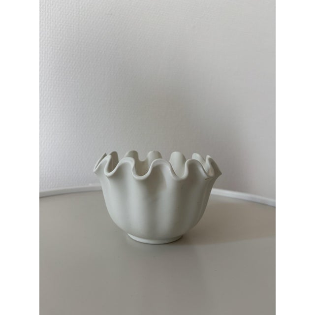 Ceramic Våga Vase and Cups in White Stoneware by Wilhelm Kåge for Gustavsberg, 1949, Set of 6 For Sale - Image 7 of 12
