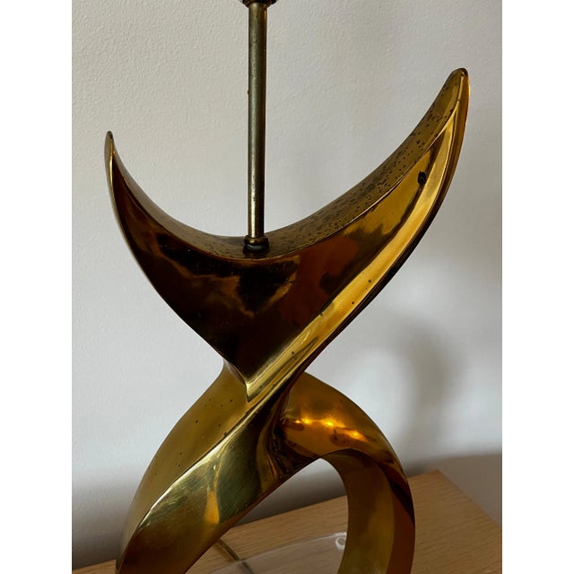 Metal Biomorphic Modernist Brass and Lucite Lamp in the Style of Jean Arp For Sale - Image 7 of 7