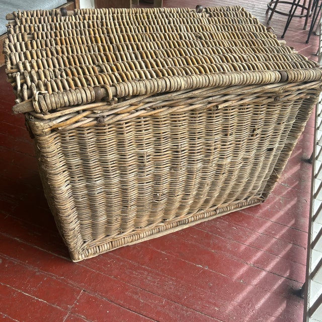 Late 19th Century Extra Large 19th Century French Willow Trunk For Sale - Image 5 of 12