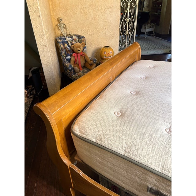 Ethan Allen Ethan Allen Country French Queen Sleigh Bed For Sale - Image 4 of 12