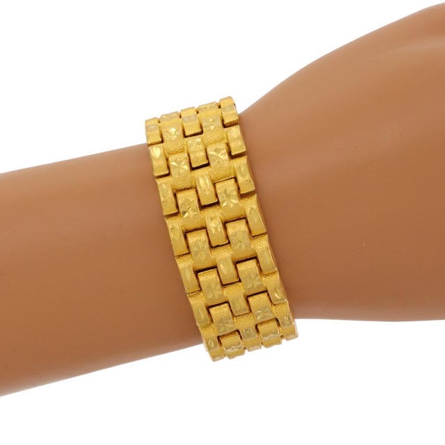 Late 20th Century Wide 22k Gold Diamond Cut Design 5 Row Bar Link Bracelet 75.8gr For Sale - Image 5 of 5